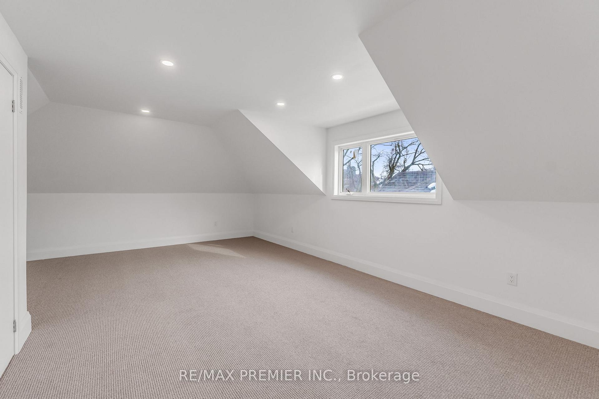 Photo 3 of Unit 3rd Floor, 5 Killarney Road, Toronto, Forest Hill South — HOMEH