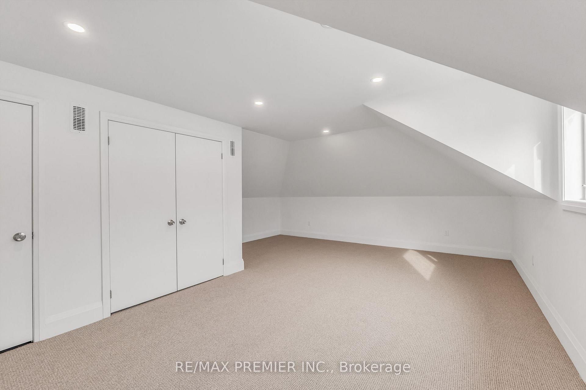 Photo 5 of Unit 3rd Floor, 5 Killarney Road, Toronto, Forest Hill South — HOMEH