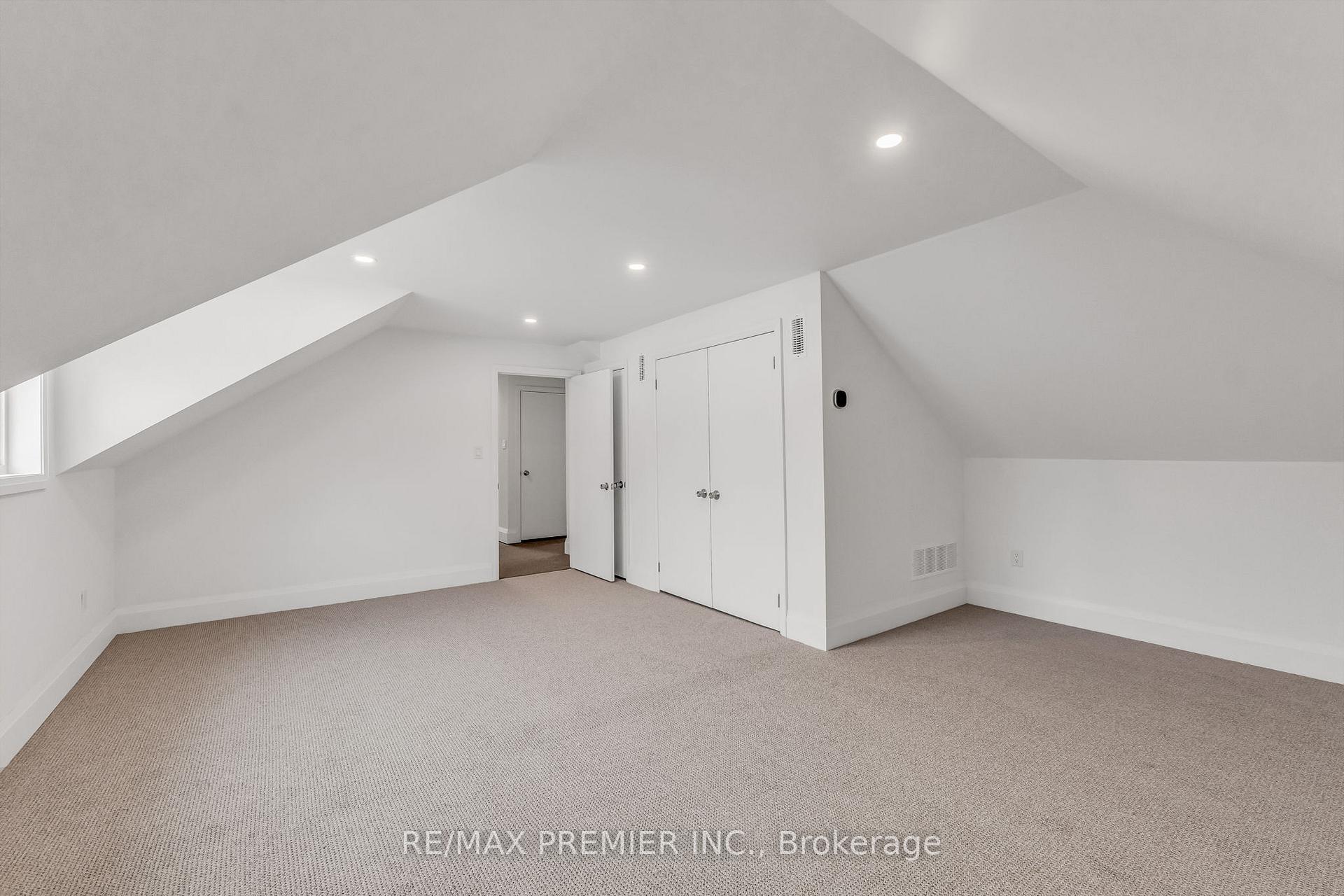 Photo 7 of Unit 3rd Floor, 5 Killarney Road, Toronto, Forest Hill South — HOMEH