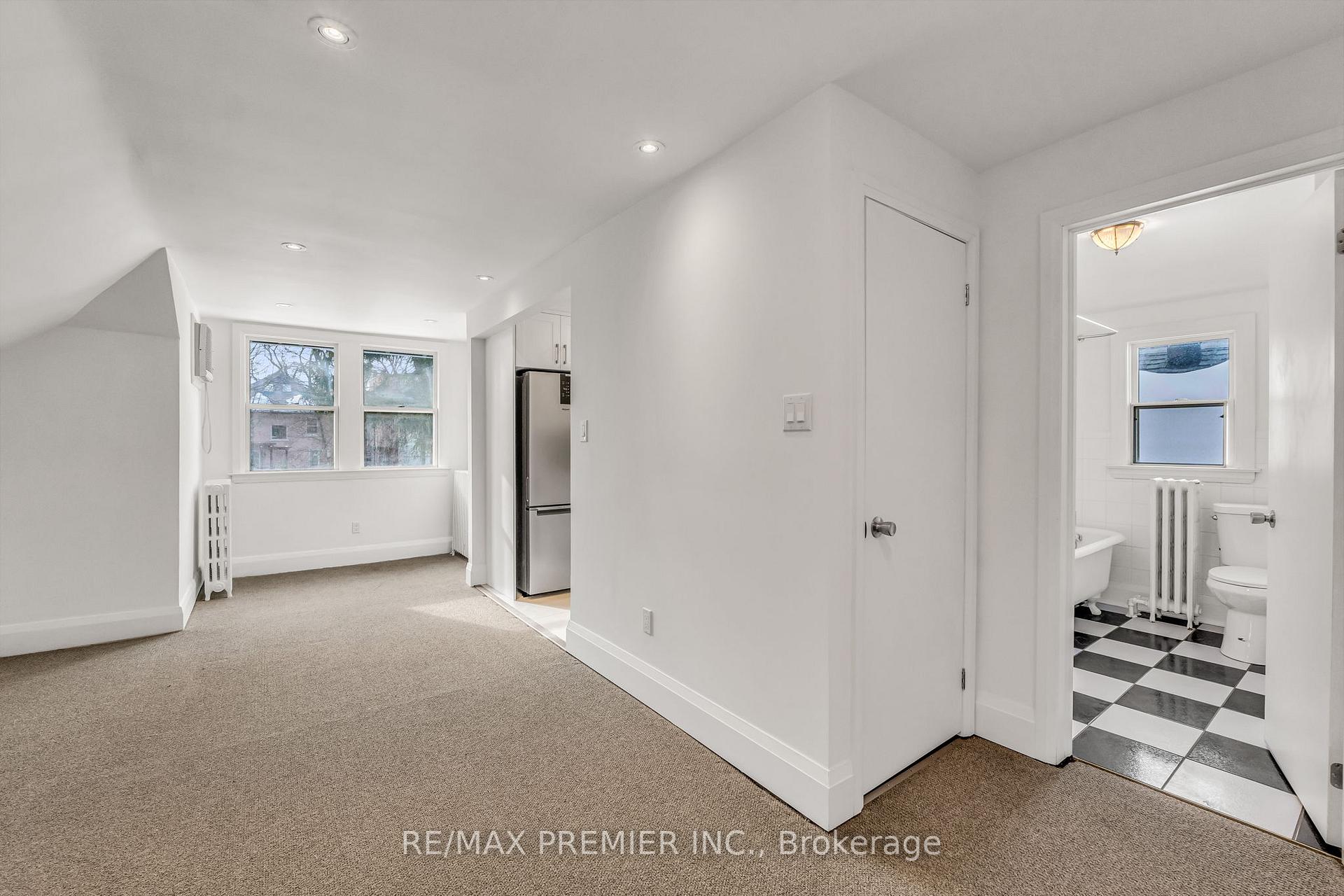 Photo 10 of Unit 3rd Floor, 5 Killarney Road, Toronto, Forest Hill South — HOMEH
