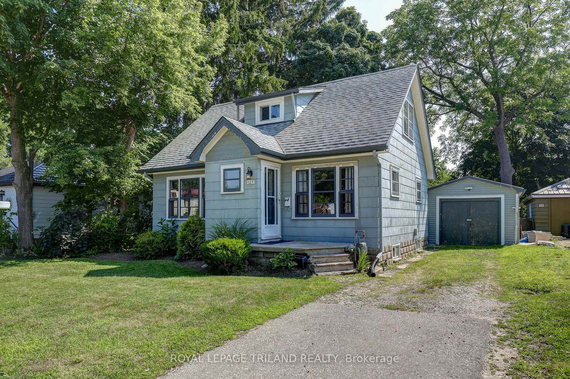 Photo 4 of 127 Hughes Street, St. Thomas — HOMEH