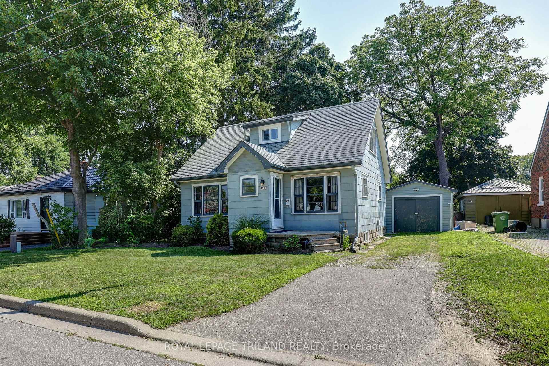 Photo 5 of 127 Hughes Street, St. Thomas — HOMEH
