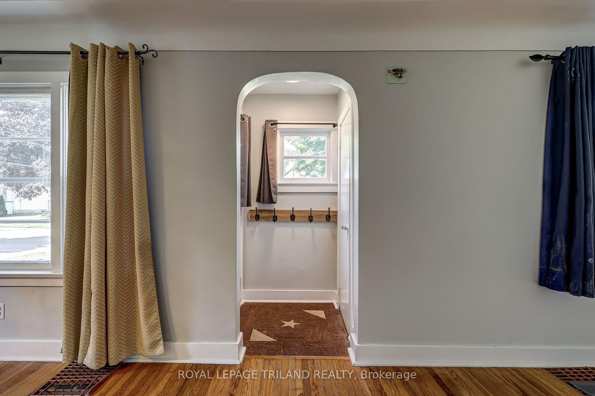 Photo 6 of 127 Hughes Street, St. Thomas — HOMEH