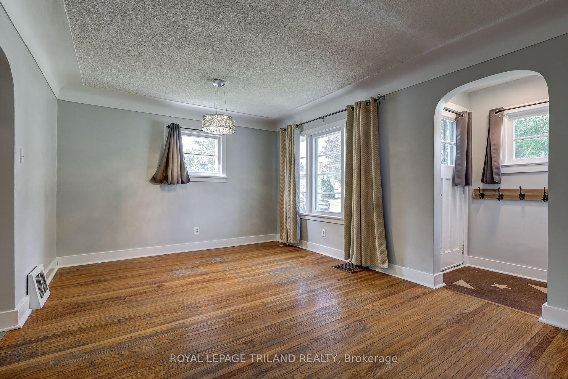 Photo 9 of 127 Hughes Street, St. Thomas — HOMEH