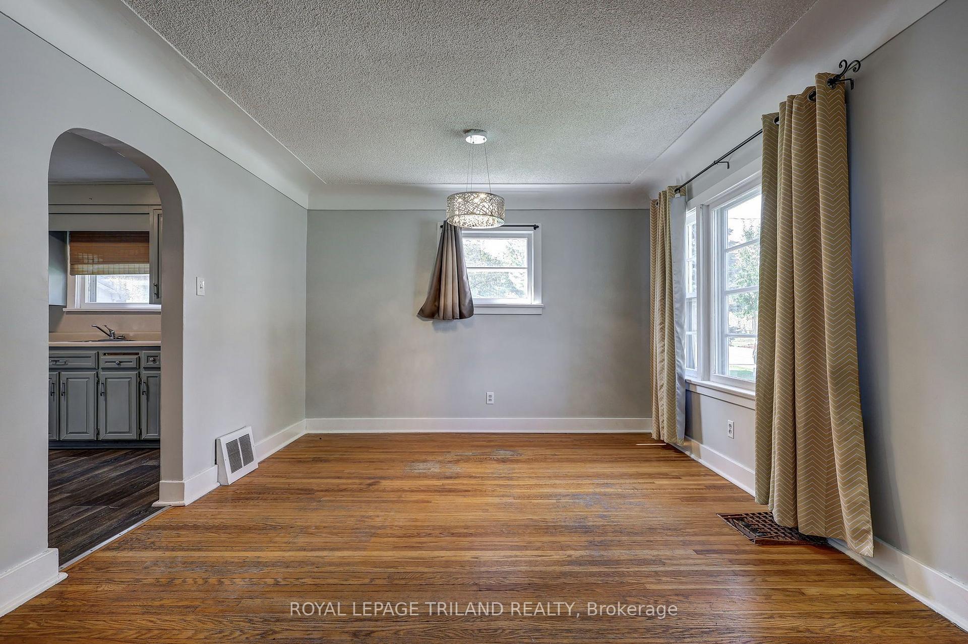 Photo 10 of 127 Hughes Street, St. Thomas — HOMEH
