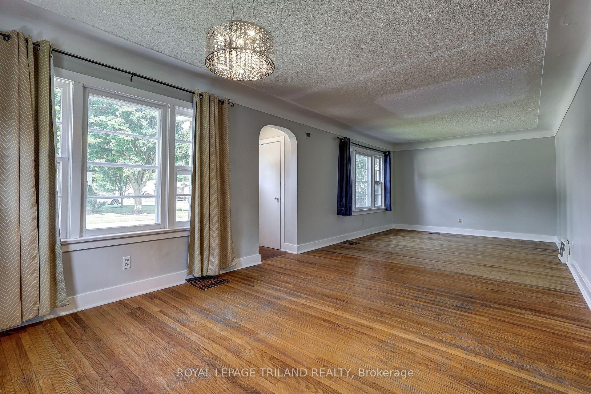 Photo 11 of 127 Hughes Street, St. Thomas — HOMEH