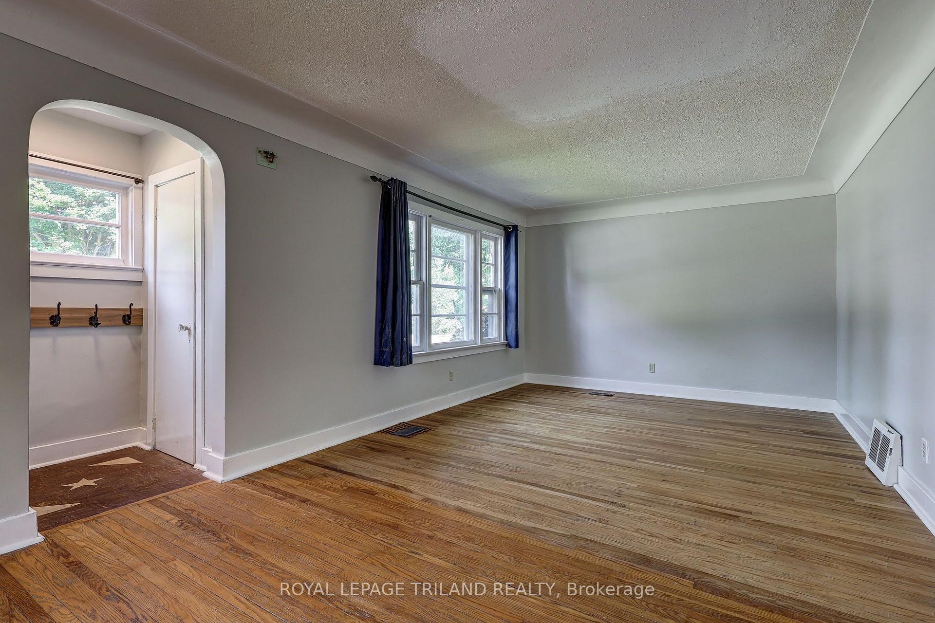 Photo 12 of 127 Hughes Street, St. Thomas — HOMEH