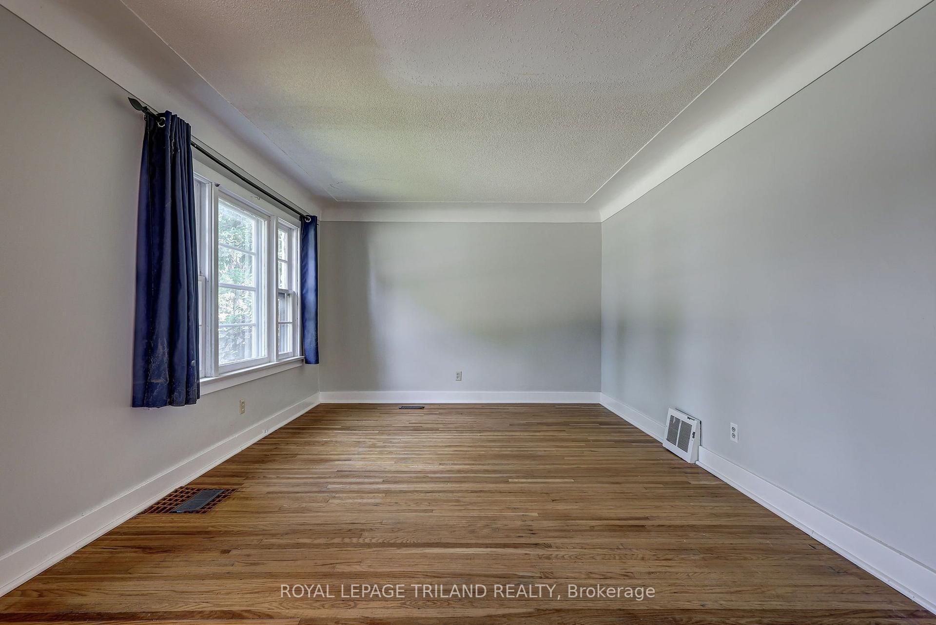 Photo 13 of 127 Hughes Street, St. Thomas — HOMEH