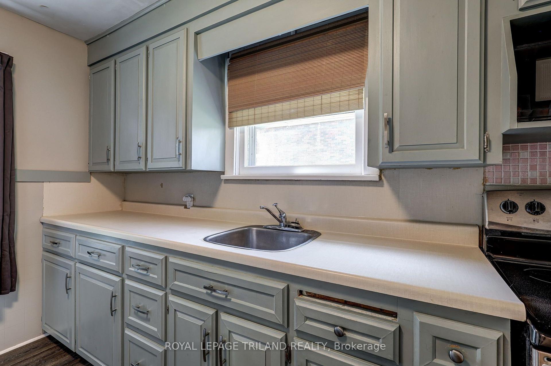 Photo 18 of 127 Hughes Street, St. Thomas — HOMEH