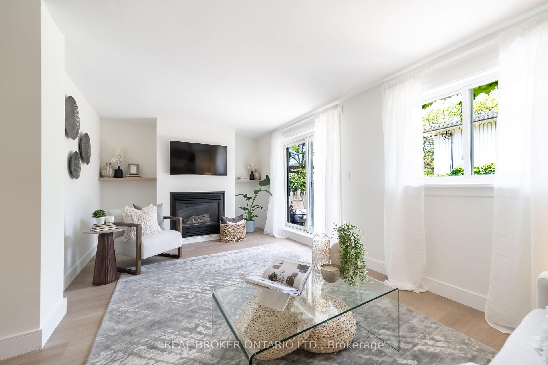 Photo 6 of Unit 1, 684 Dynes Road, Burlington, Roseland — HOMEH