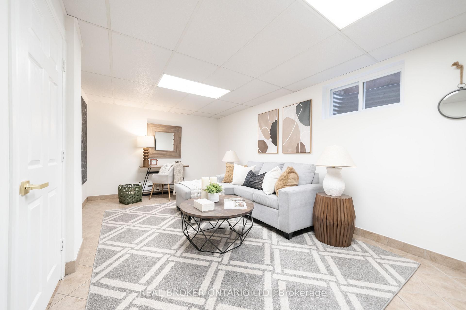 Photo 23 of Unit 1, 684 Dynes Road, Burlington, Roseland — HOMEH