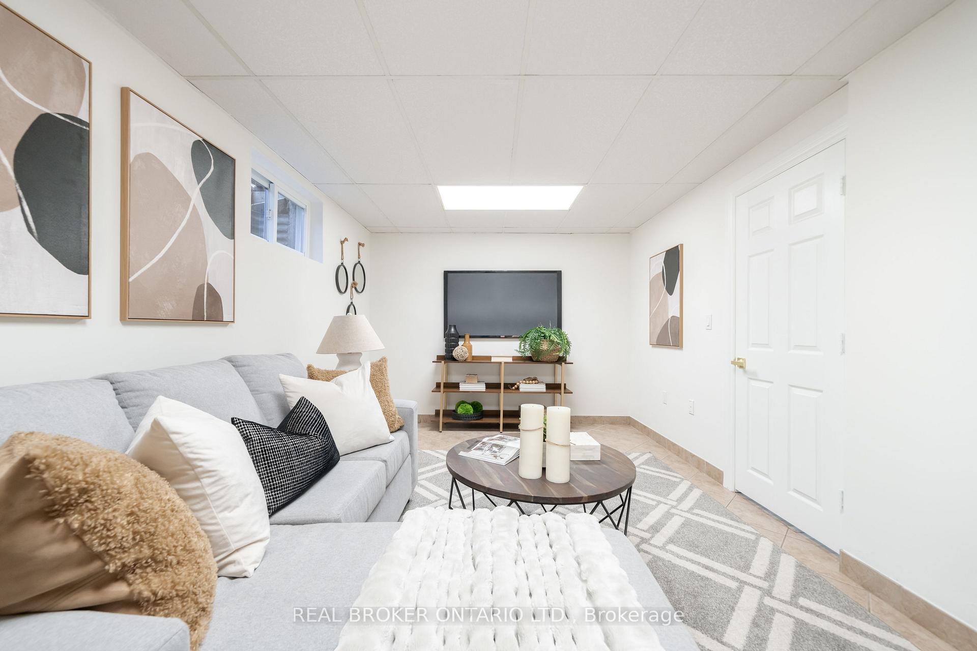 Photo 24 of Unit 1, 684 Dynes Road, Burlington, Roseland — HOMEH