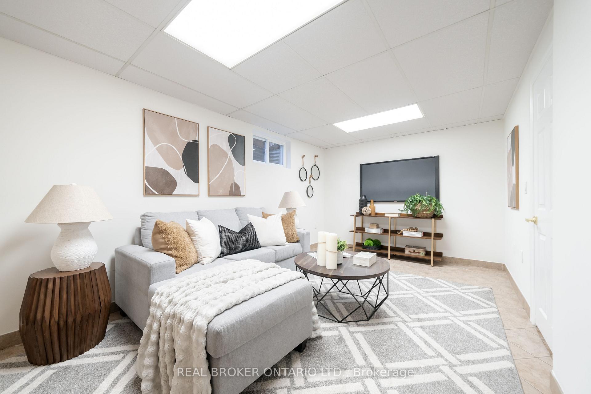 Photo 25 of Unit 1, 684 Dynes Road, Burlington, Roseland — HOMEH