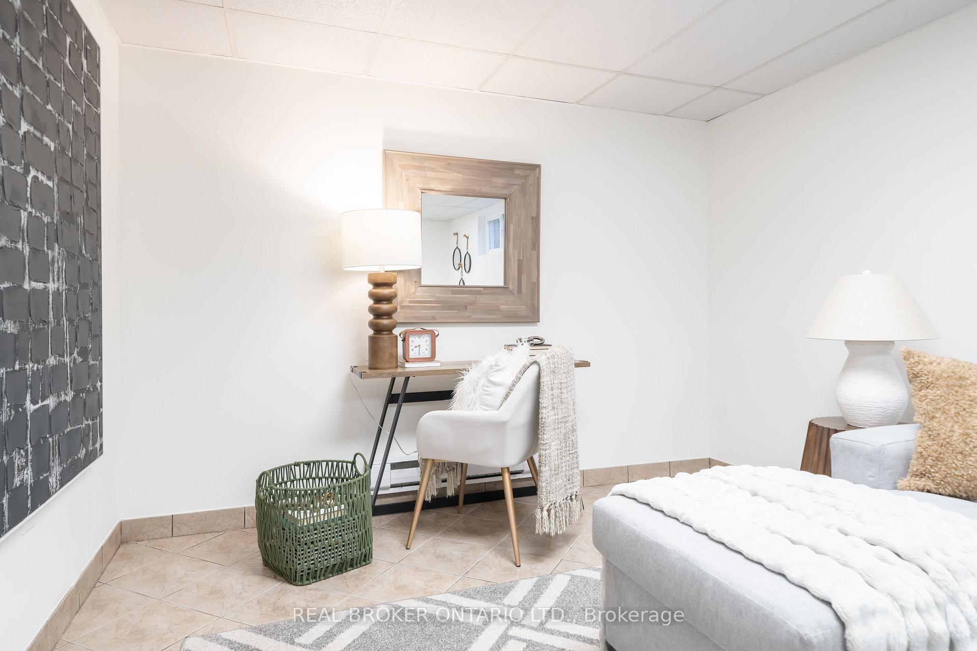 Photo 26 of Unit 1, 684 Dynes Road, Burlington, Roseland — HOMEH