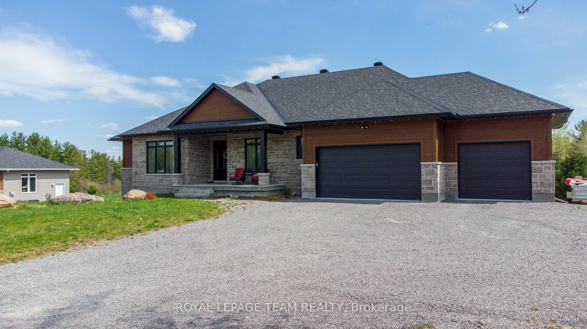 Photo 2 of 80 Raymond Luhta Crescent, McNab/Braeside, Mcnab/Braeside Twps — HOMEH