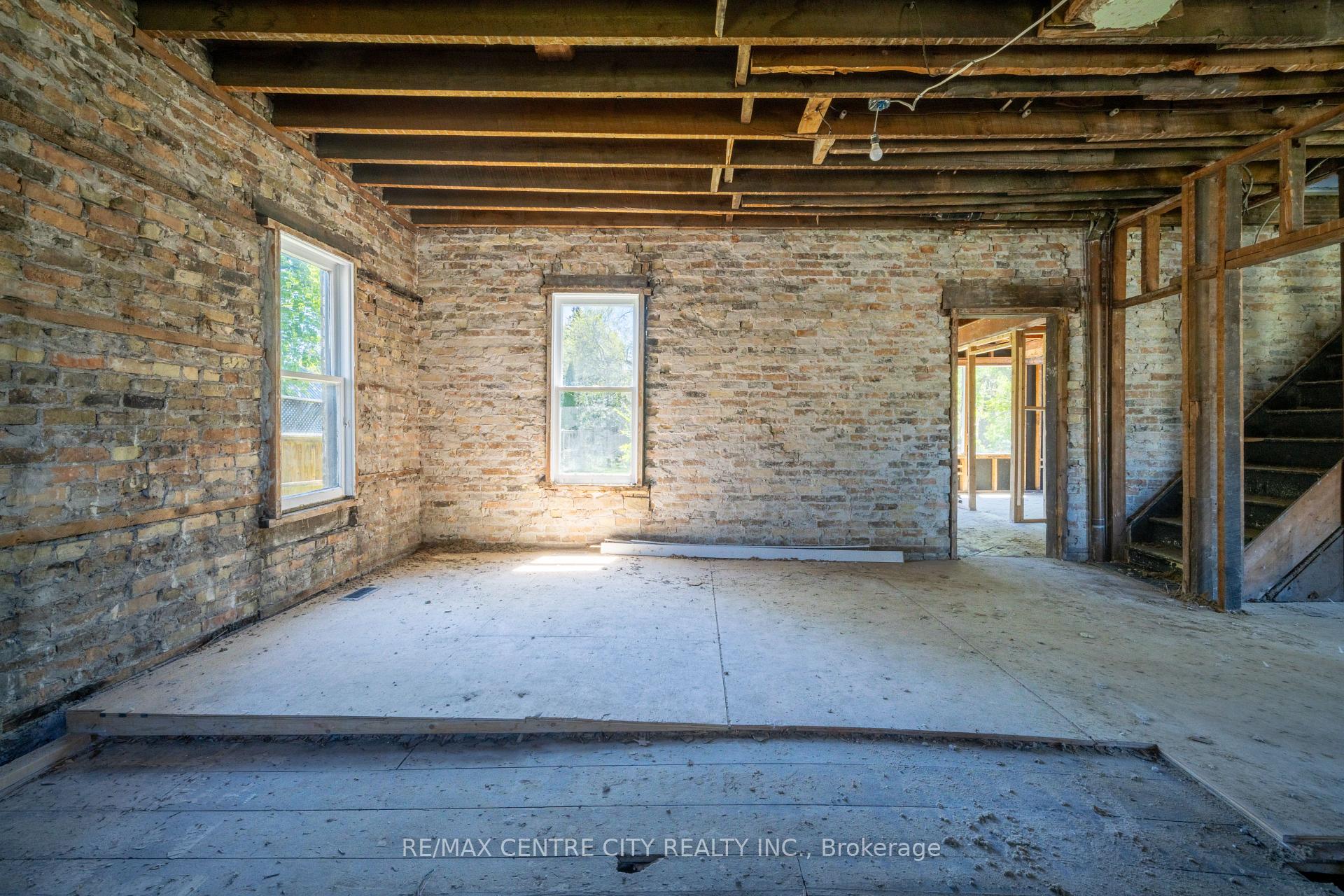 Photo 4 of 240 Maitland Street, Strathroy-Caradoc, NW — HOMEH