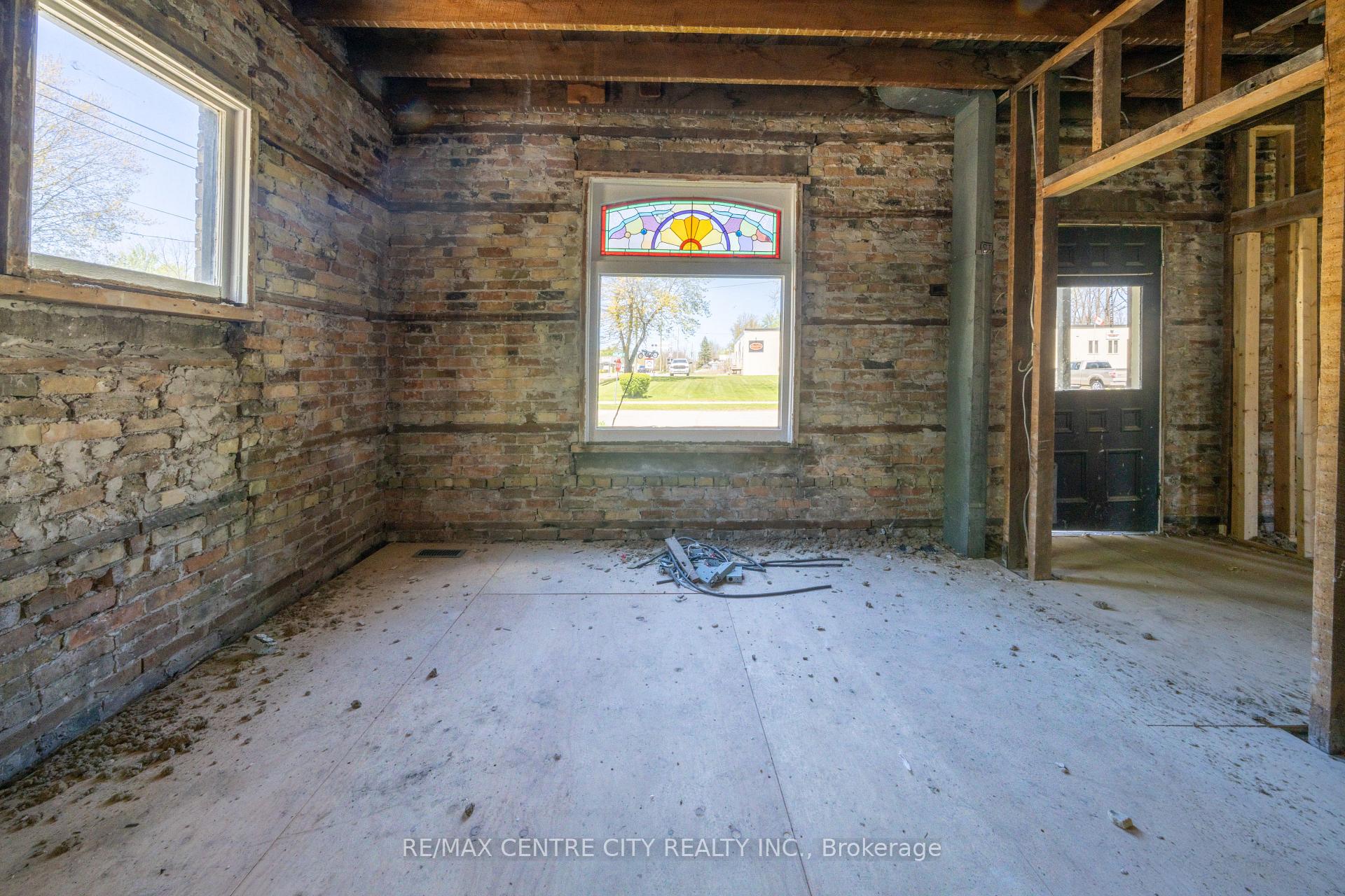 Photo 5 of 240 Maitland Street, Strathroy-Caradoc, NW — HOMEH