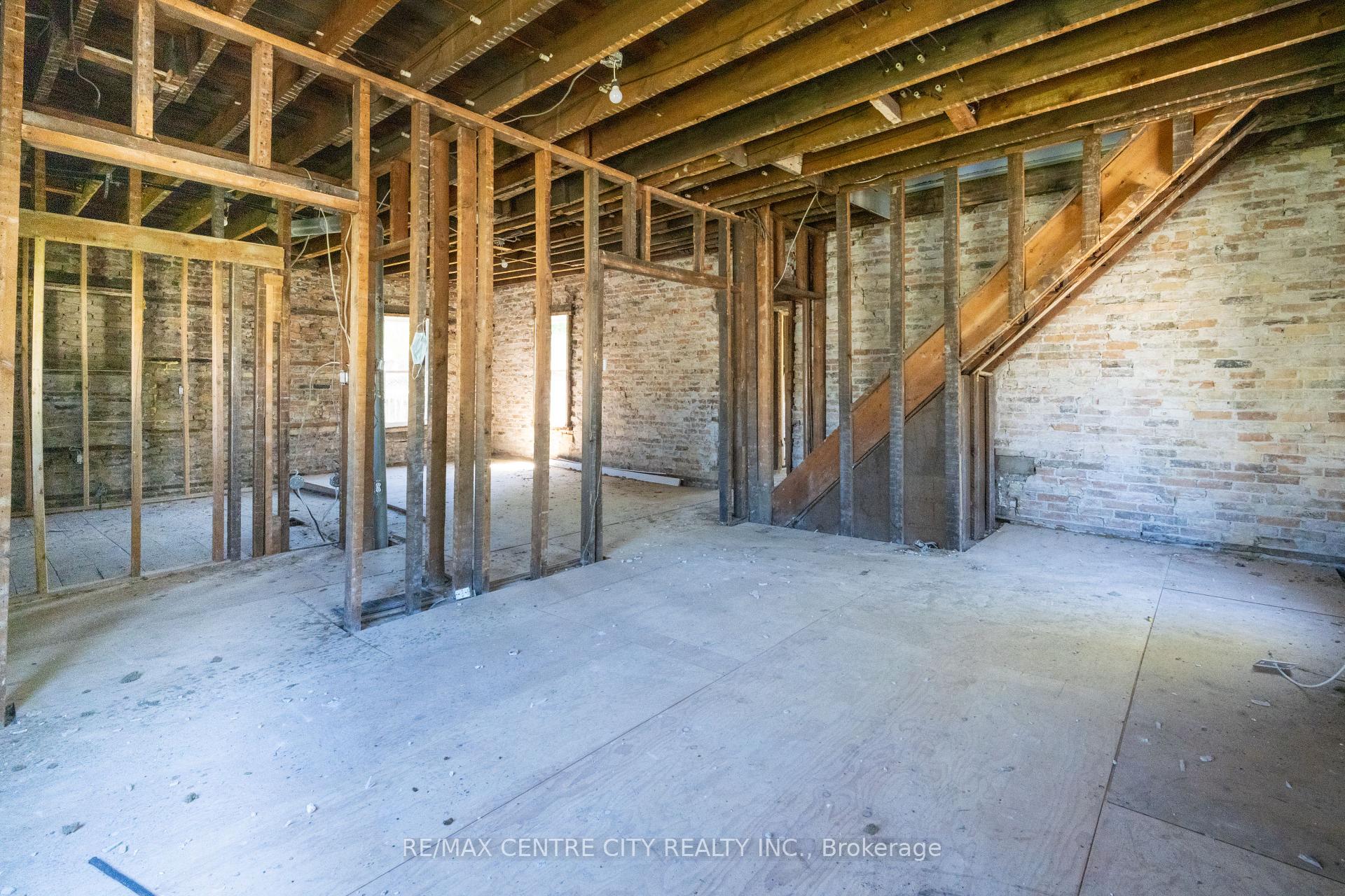 Photo 6 of 240 Maitland Street, Strathroy-Caradoc, NW — HOMEH