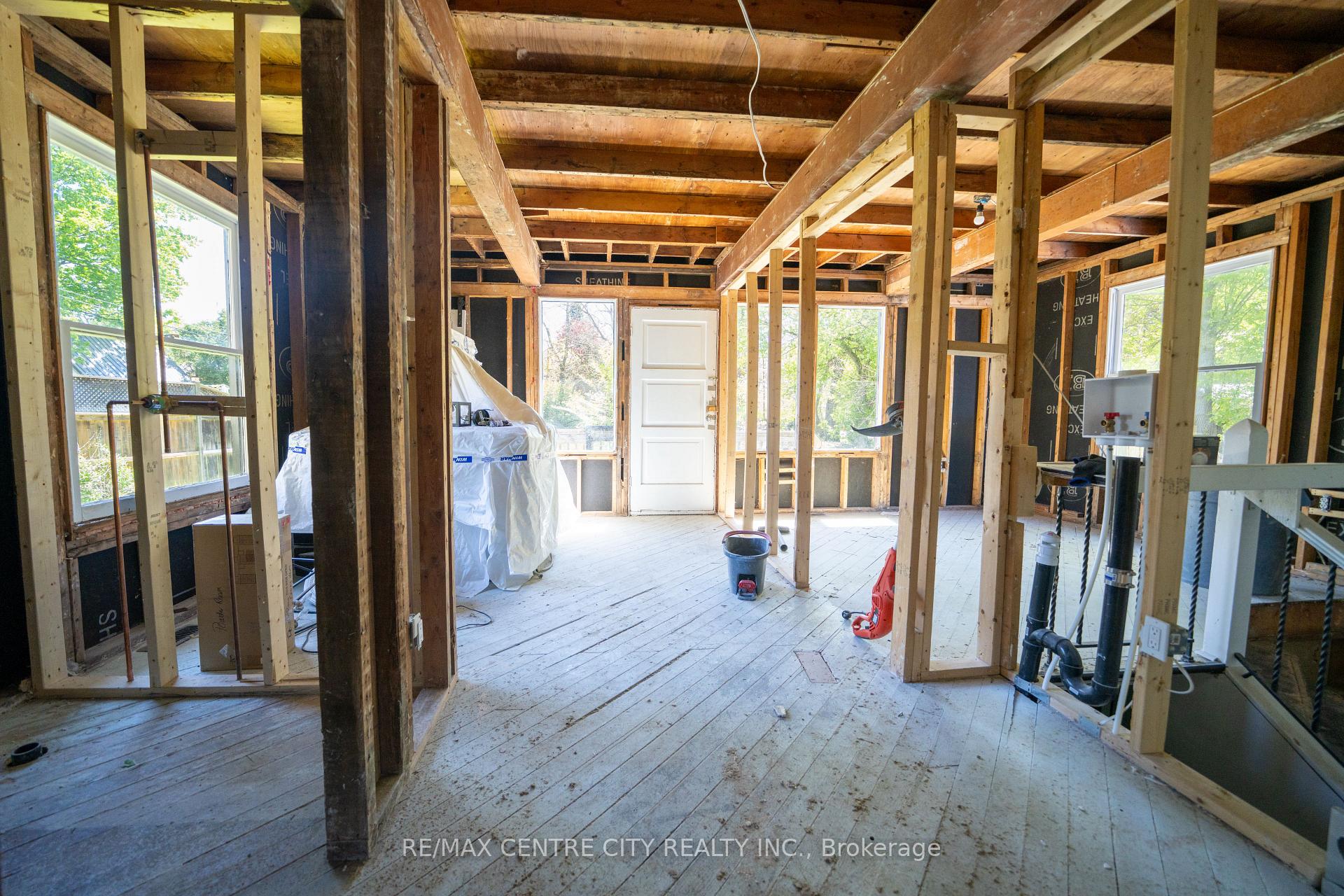 Photo 7 of 240 Maitland Street, Strathroy-Caradoc, NW — HOMEH