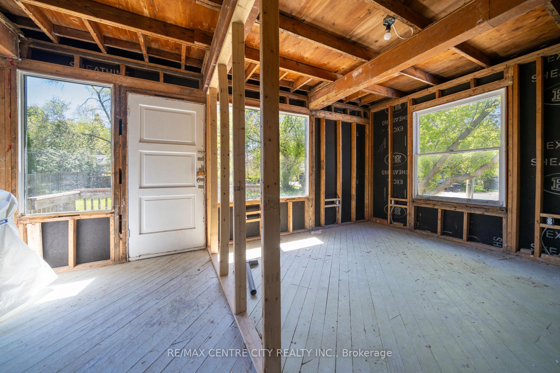 Photo 8 of 240 Maitland Street, Strathroy-Caradoc, NW — HOMEH
