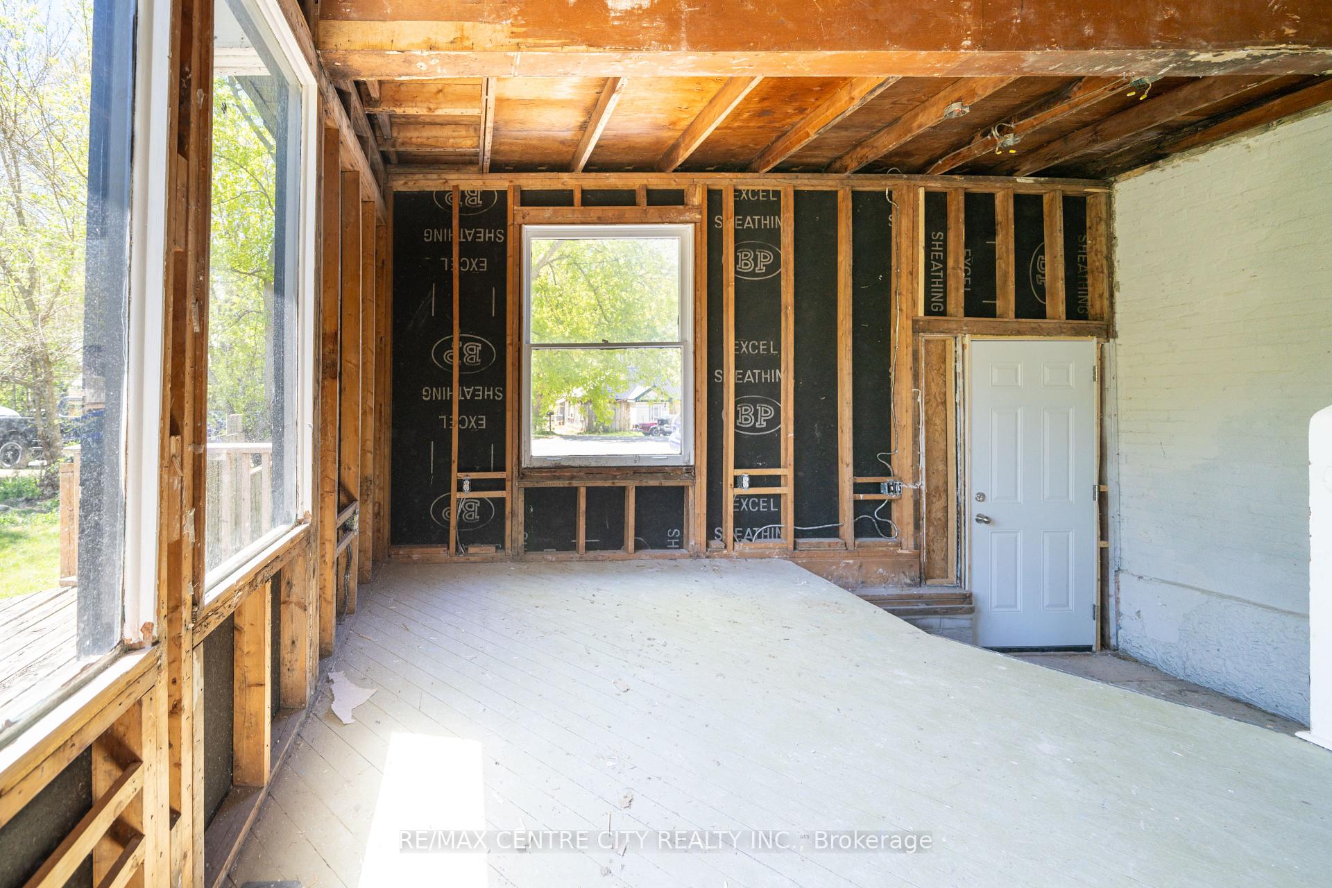 Photo 9 of 240 Maitland Street, Strathroy-Caradoc, NW — HOMEH