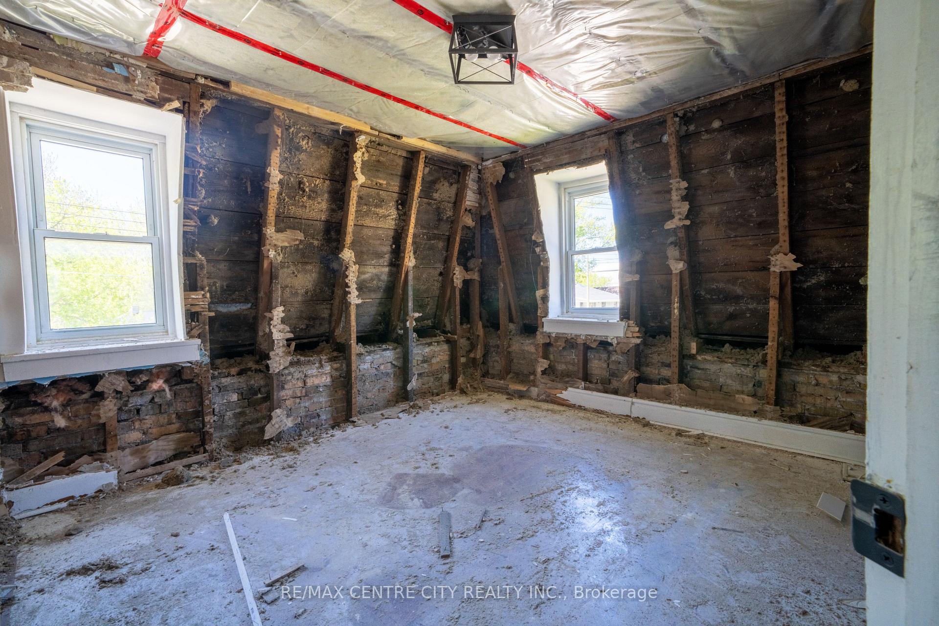 Photo 10 of 240 Maitland Street, Strathroy-Caradoc, NW — HOMEH