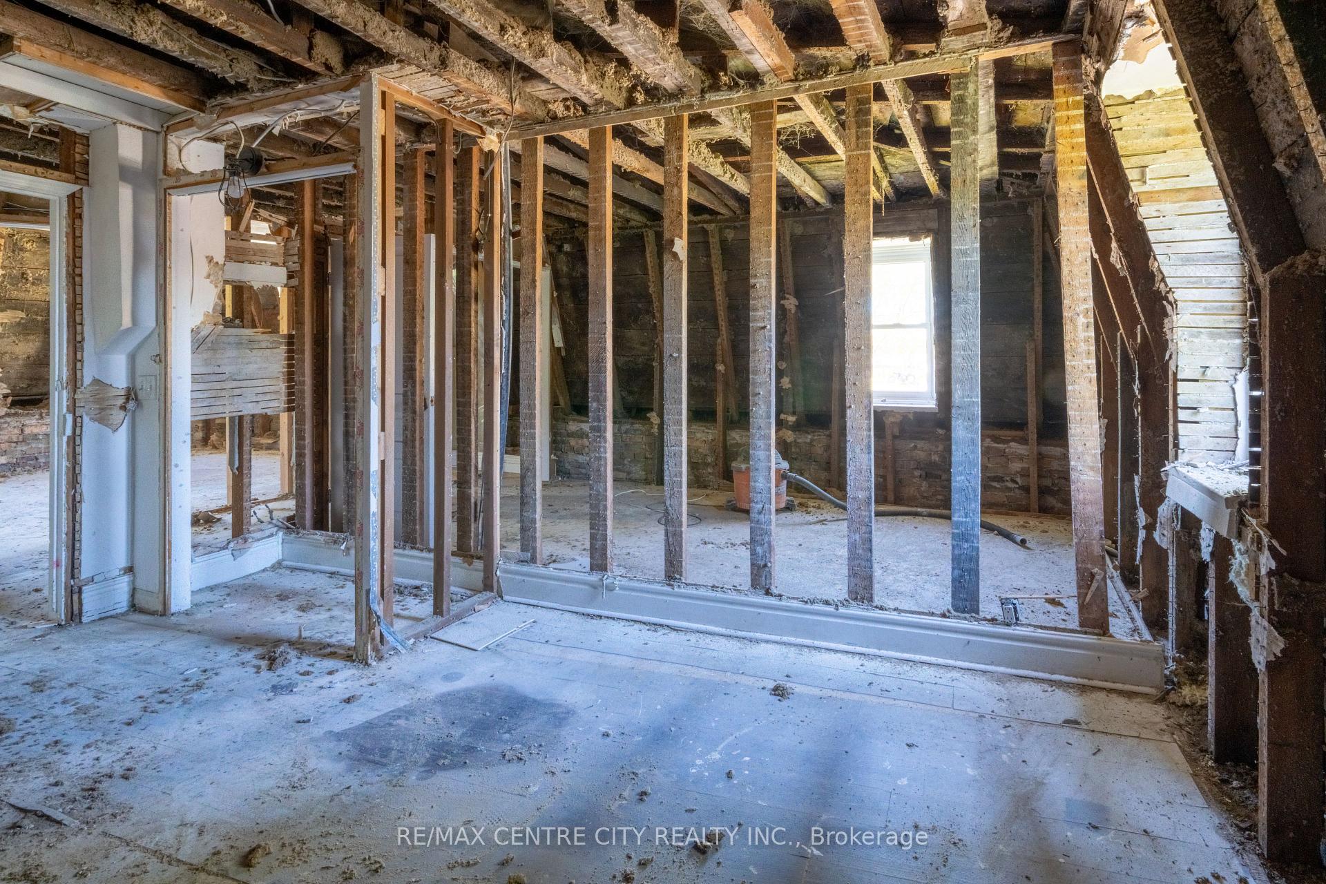 Photo 12 of 240 Maitland Street, Strathroy-Caradoc, NW — HOMEH