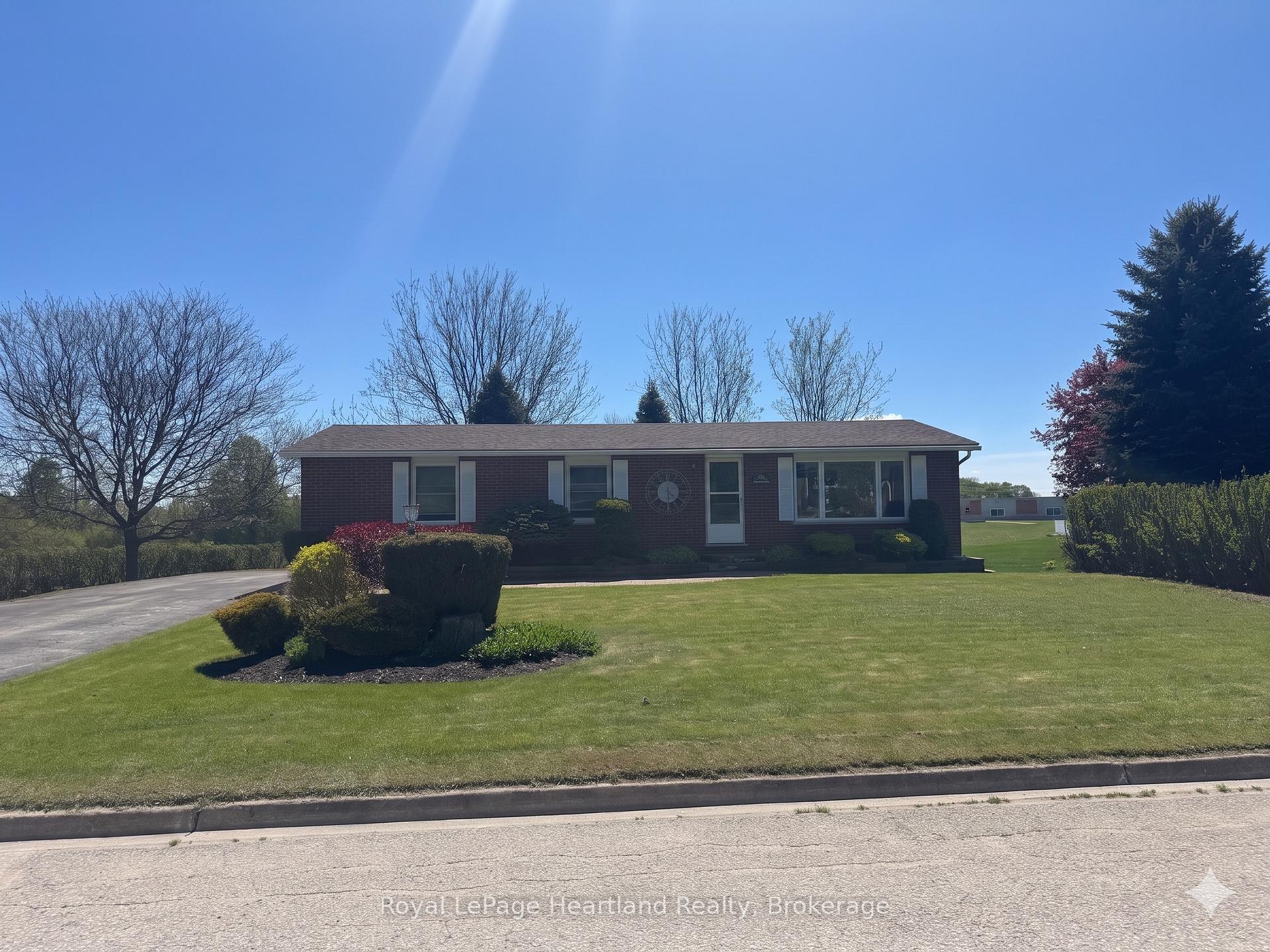 Photo 2 of 284 Manor Road, North Huron, Wingham — HOMEH
