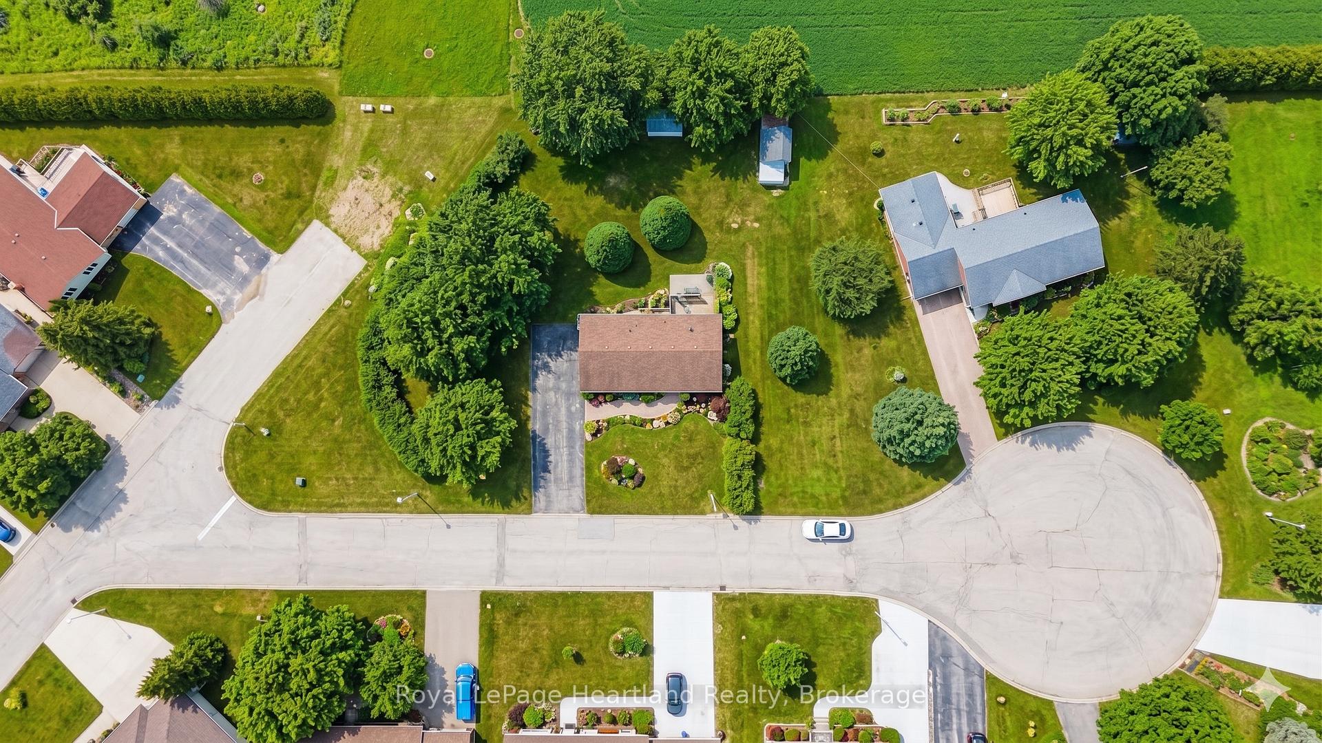Photo 3 of 284 Manor Road, North Huron, Wingham — HOMEH