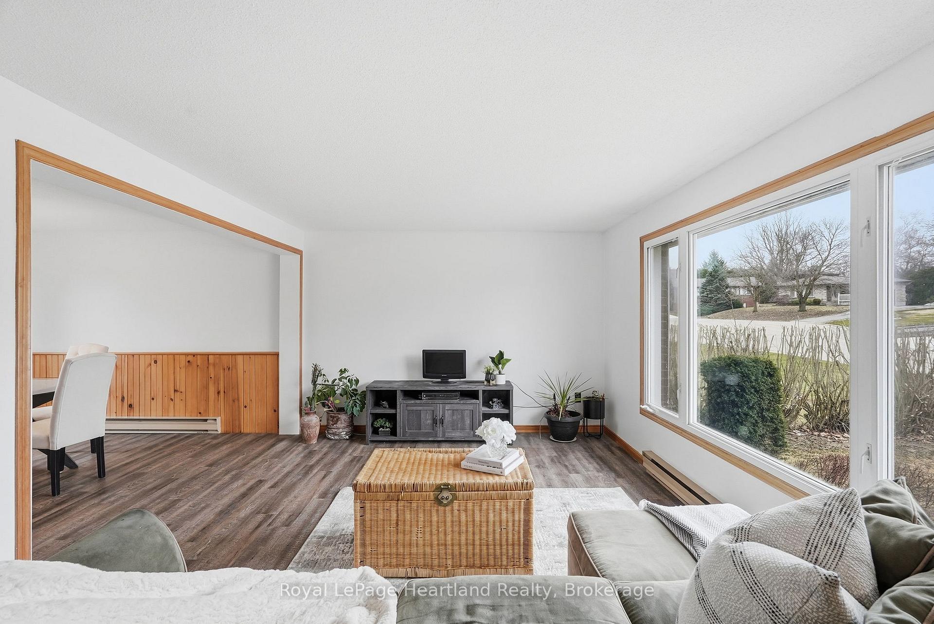 Photo 10 of 284 Manor Road, North Huron, Wingham — HOMEH
