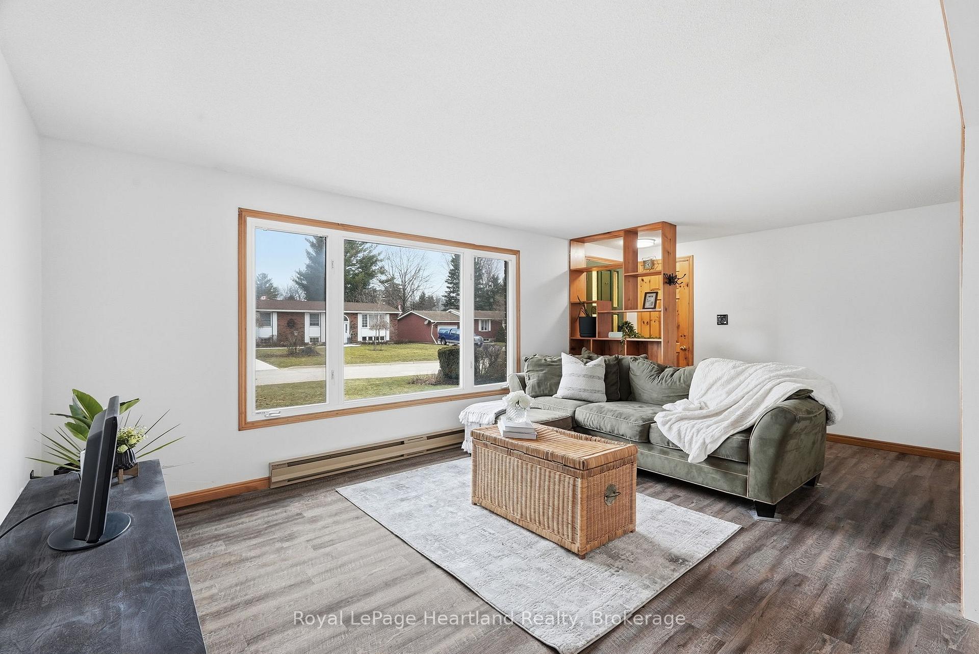 Photo 11 of 284 Manor Road, North Huron, Wingham — HOMEH