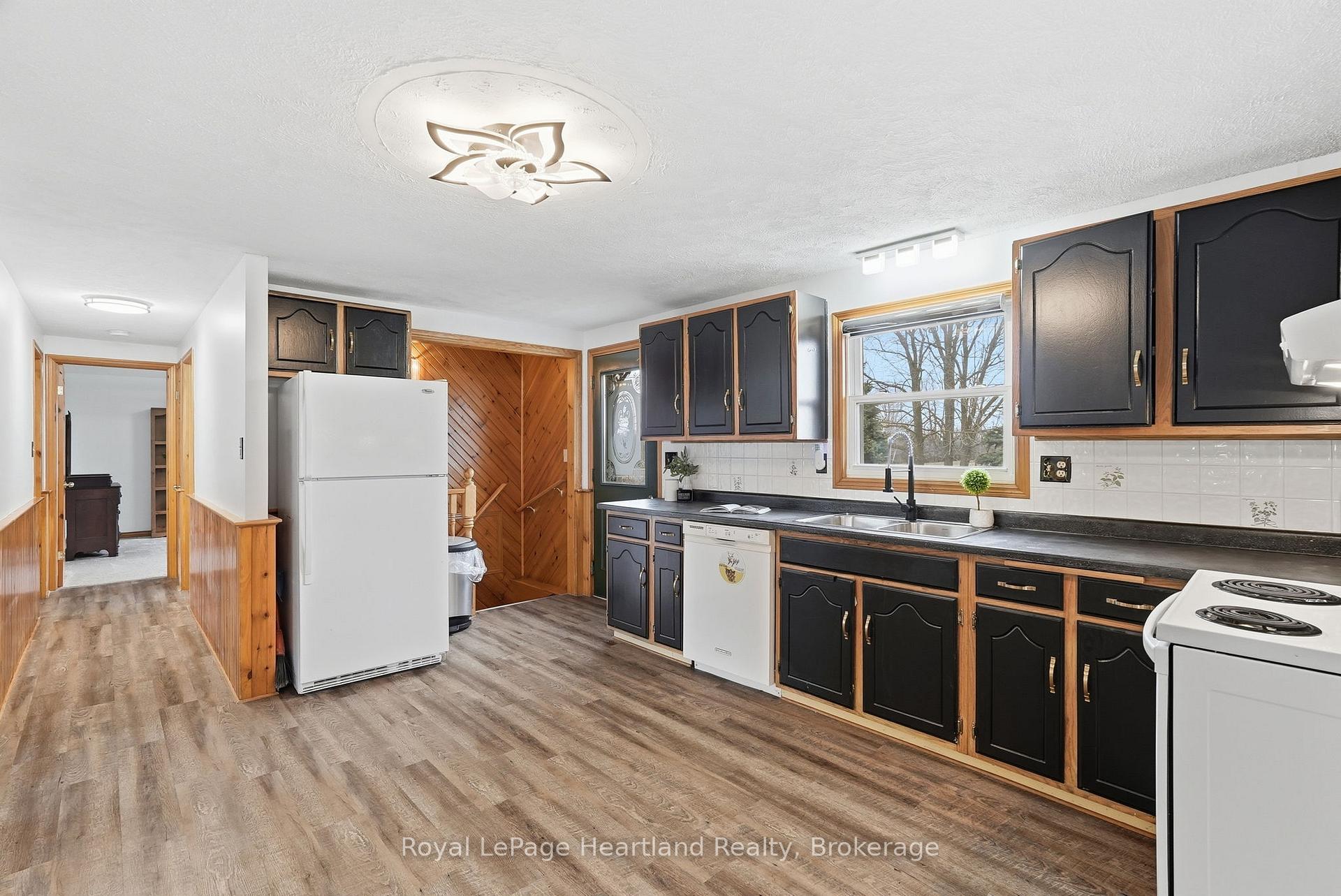 Photo 16 of 284 Manor Road, North Huron, Wingham — HOMEH
