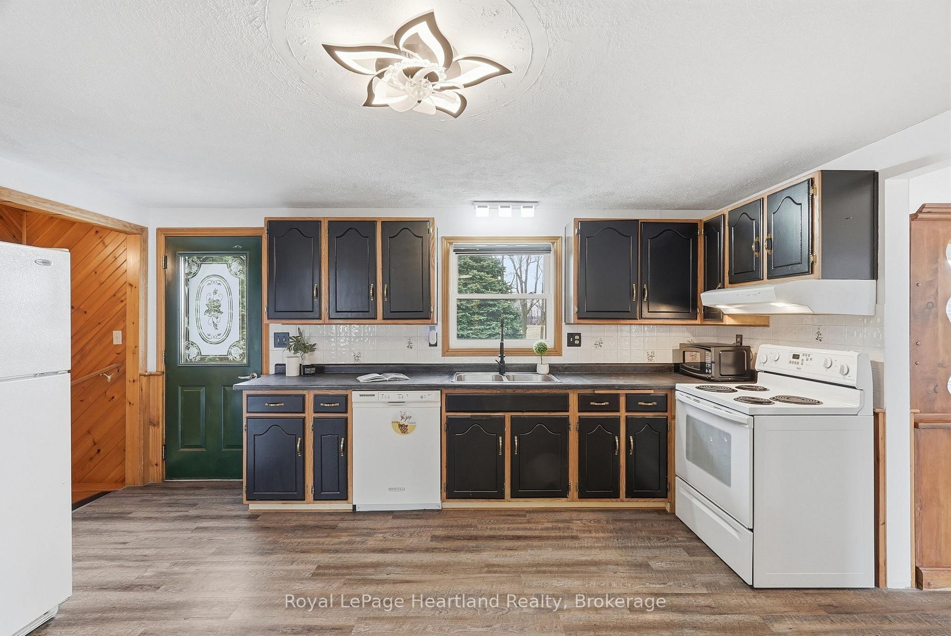 Photo 17 of 284 Manor Road, North Huron, Wingham — HOMEH