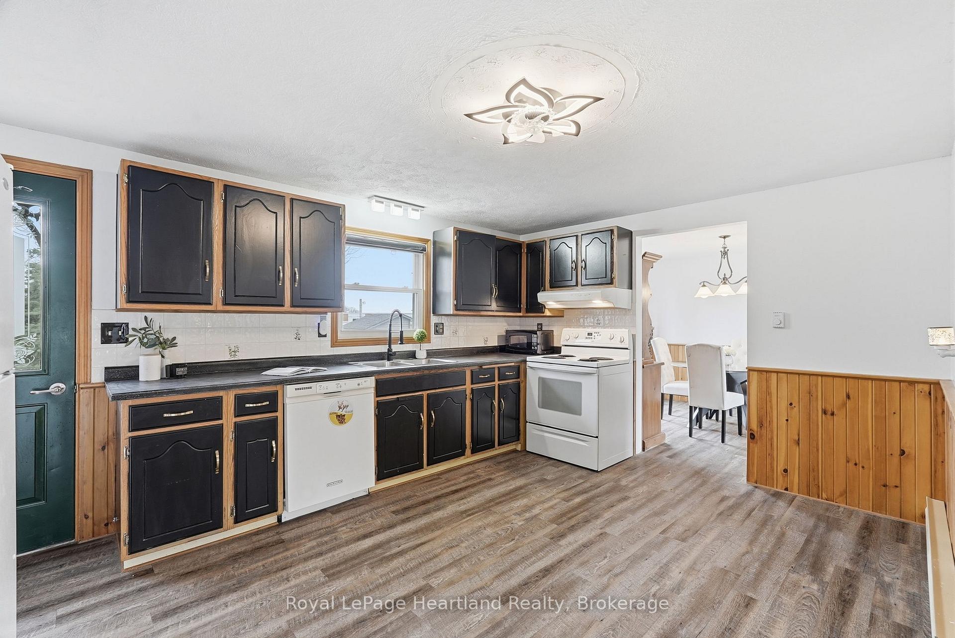 Photo 18 of 284 Manor Road, North Huron, Wingham — HOMEH