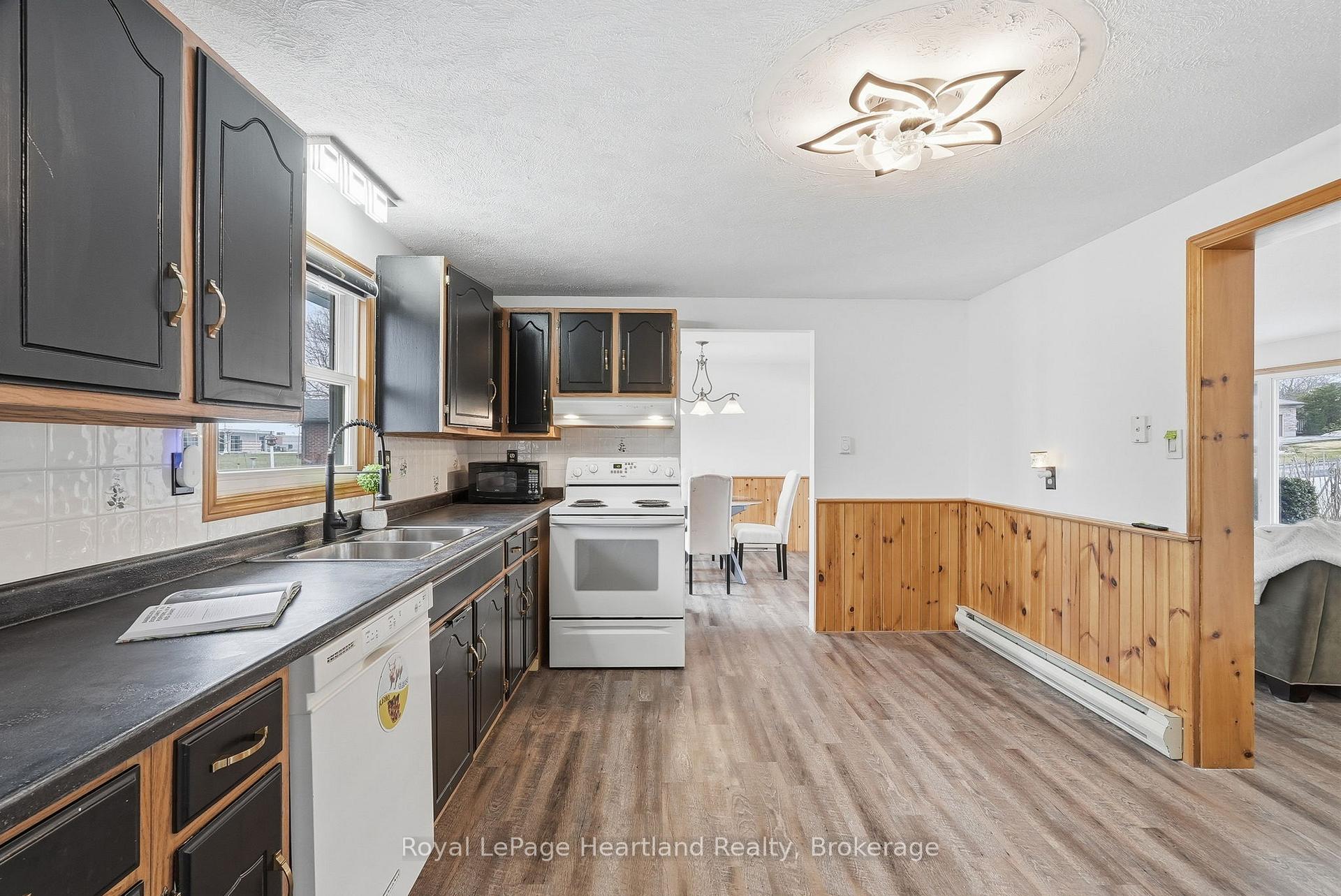 Photo 19 of 284 Manor Road, North Huron, Wingham — HOMEH