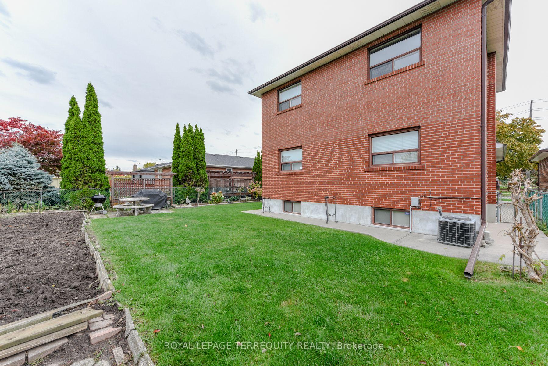 Photo 4 of 94 Melbert Road, Etobicoke, Eringate-Centennial-West Deane — HOMEH