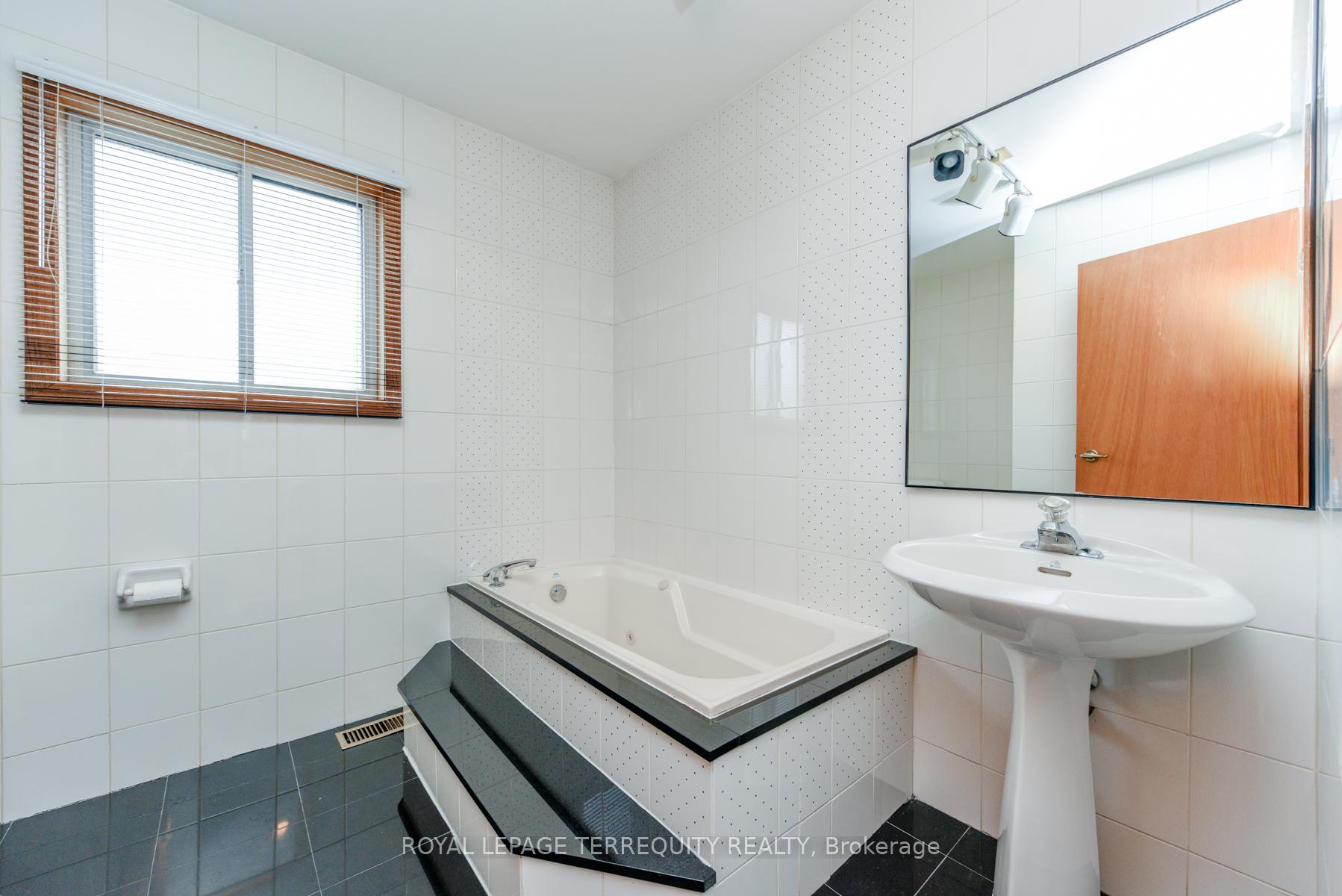 Photo 36 of 94 Melbert Road, Etobicoke, Eringate-Centennial-West Deane — HOMEH
