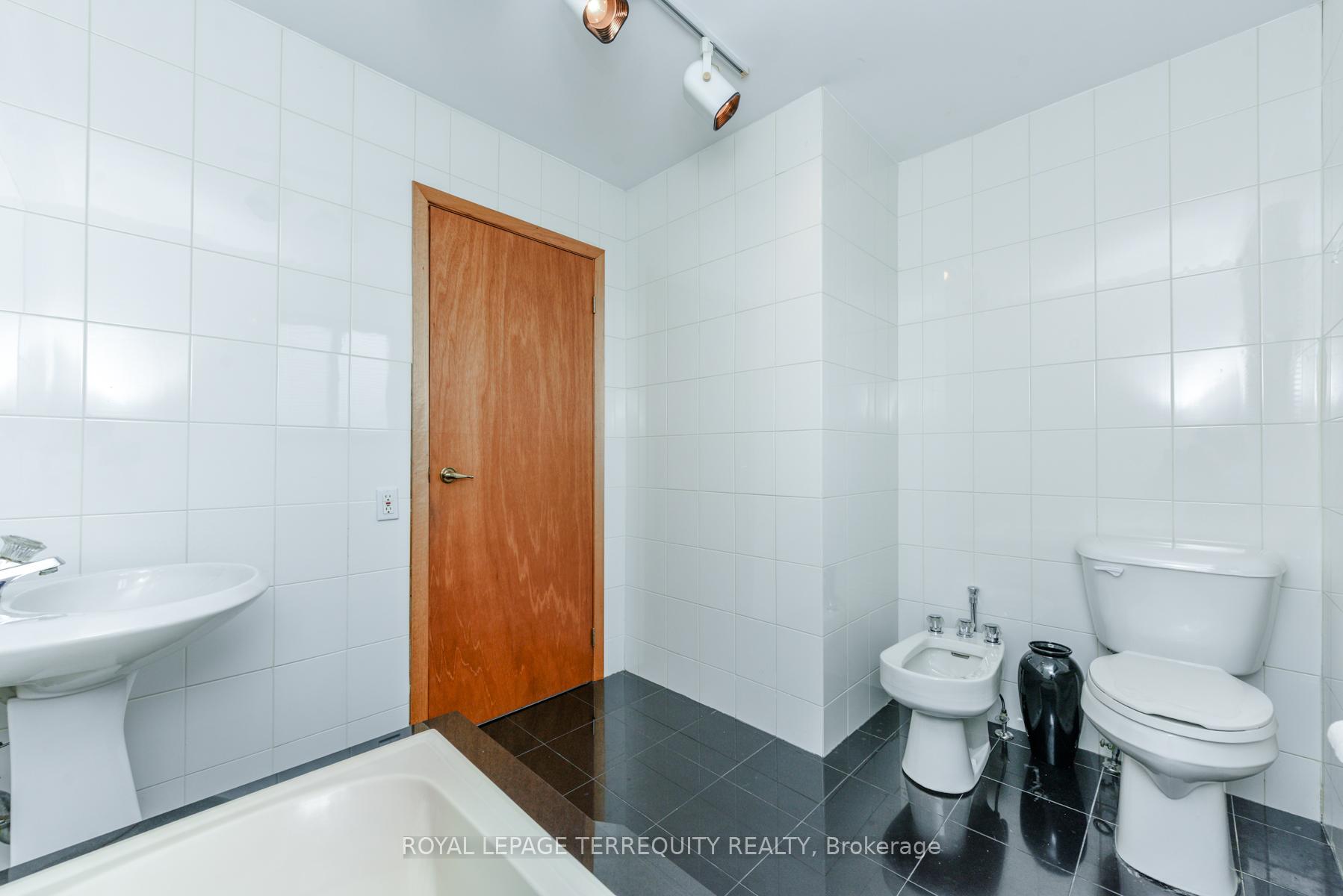 Photo 37 of 94 Melbert Road, Etobicoke, Eringate-Centennial-West Deane — HOMEH