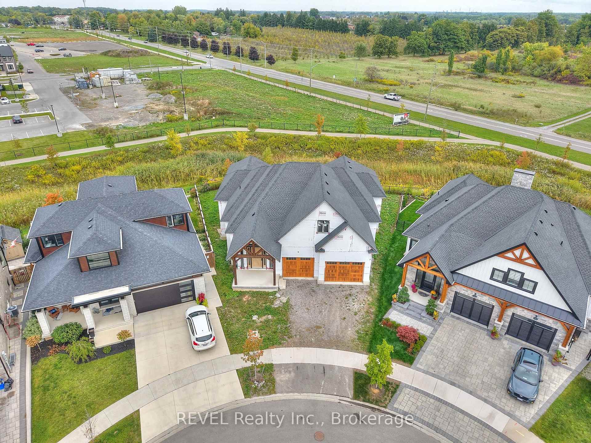 Photo 3 of 62 Bergenstein Crescent, Pelham, Fonthill — HOMEH