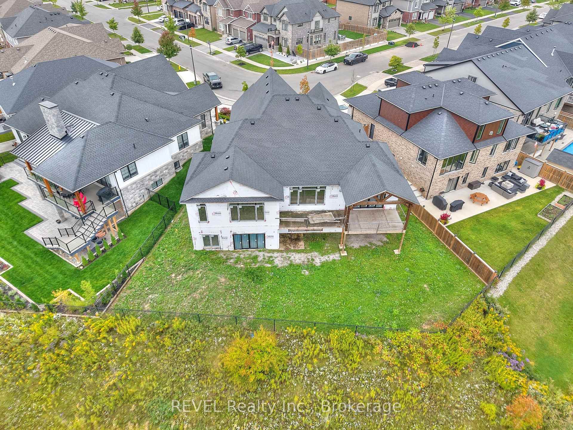 Photo 4 of 62 Bergenstein Crescent, Pelham, Fonthill — HOMEH