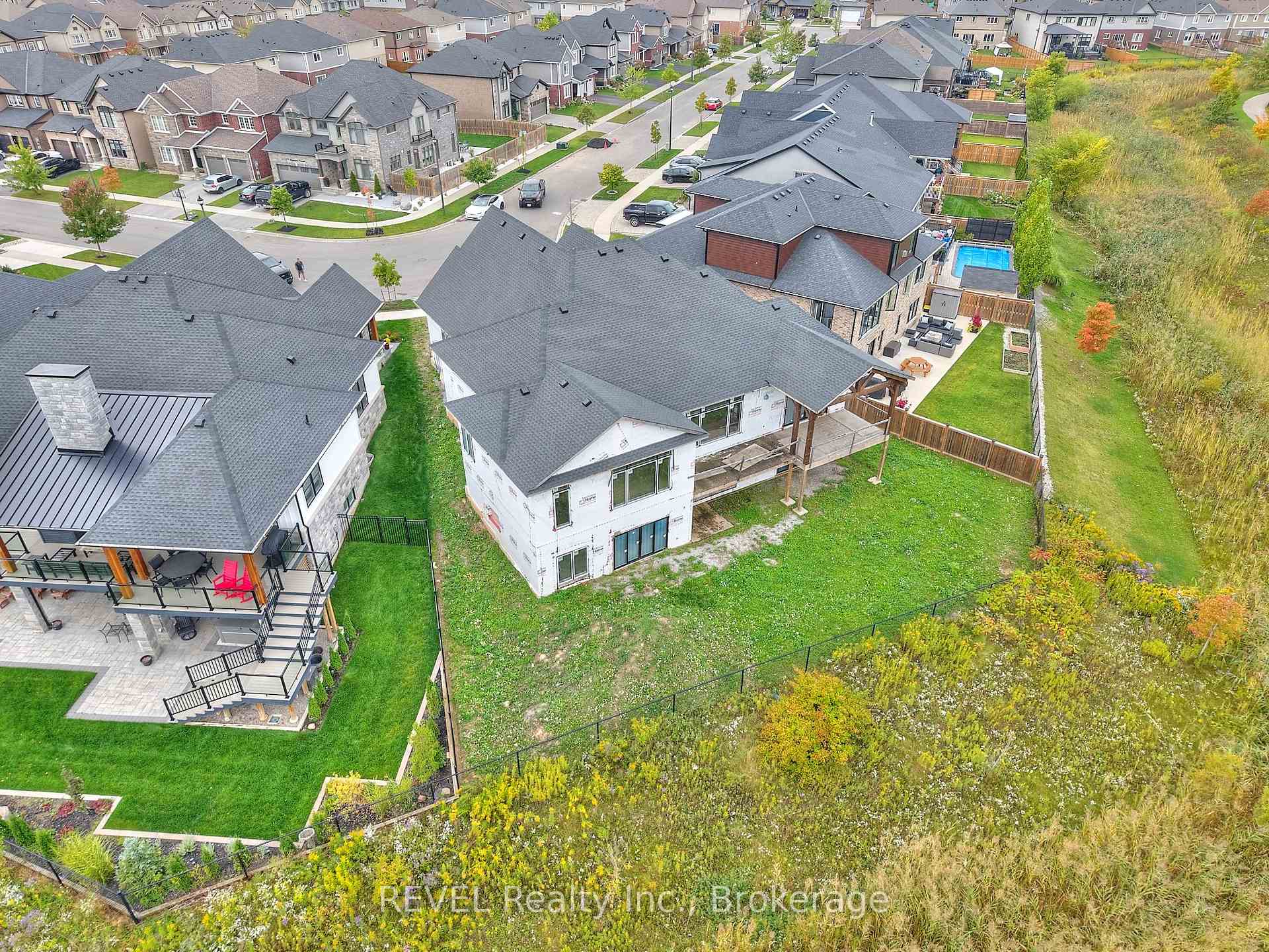 Photo 6 of 62 Bergenstein Crescent, Pelham, Fonthill — HOMEH