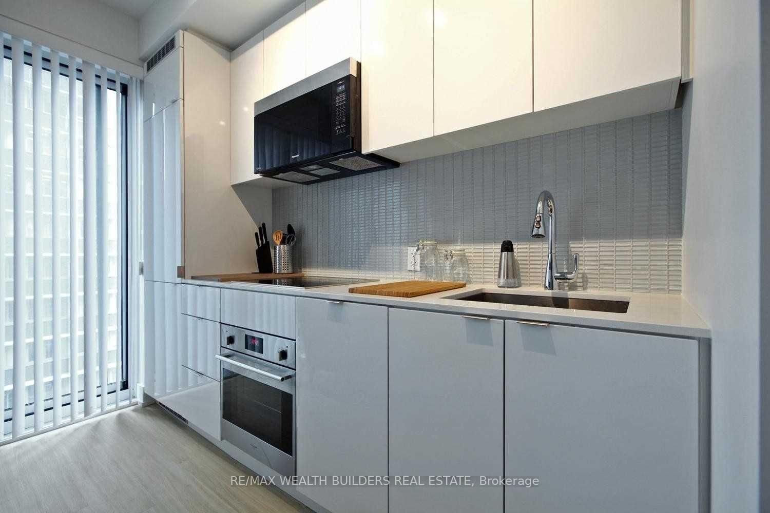 Photo 11 of Unit 1108, 7 Grenville Street, Toronto, Bay Street Corridor — HOMEH