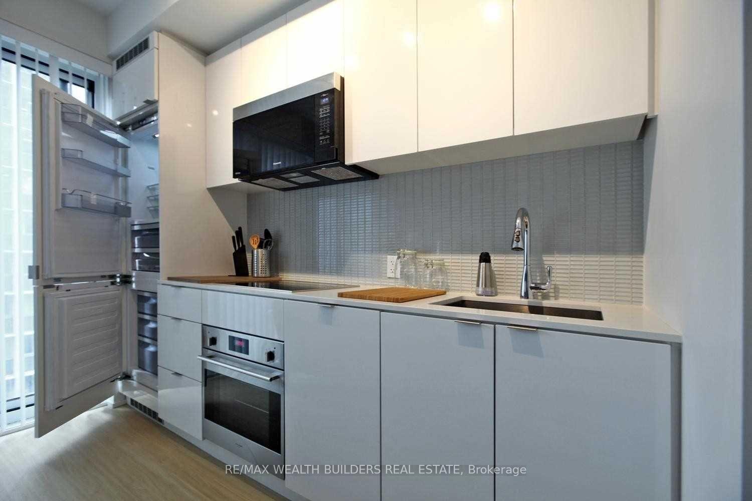 Photo 12 of Unit 1108, 7 Grenville Street, Toronto, Bay Street Corridor — HOMEH