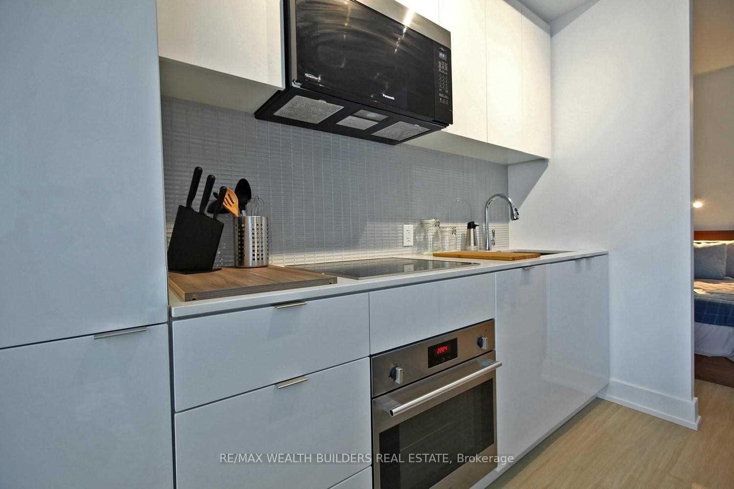 Photo 14 of Unit 1108, 7 Grenville Street, Toronto, Bay Street Corridor — HOMEH