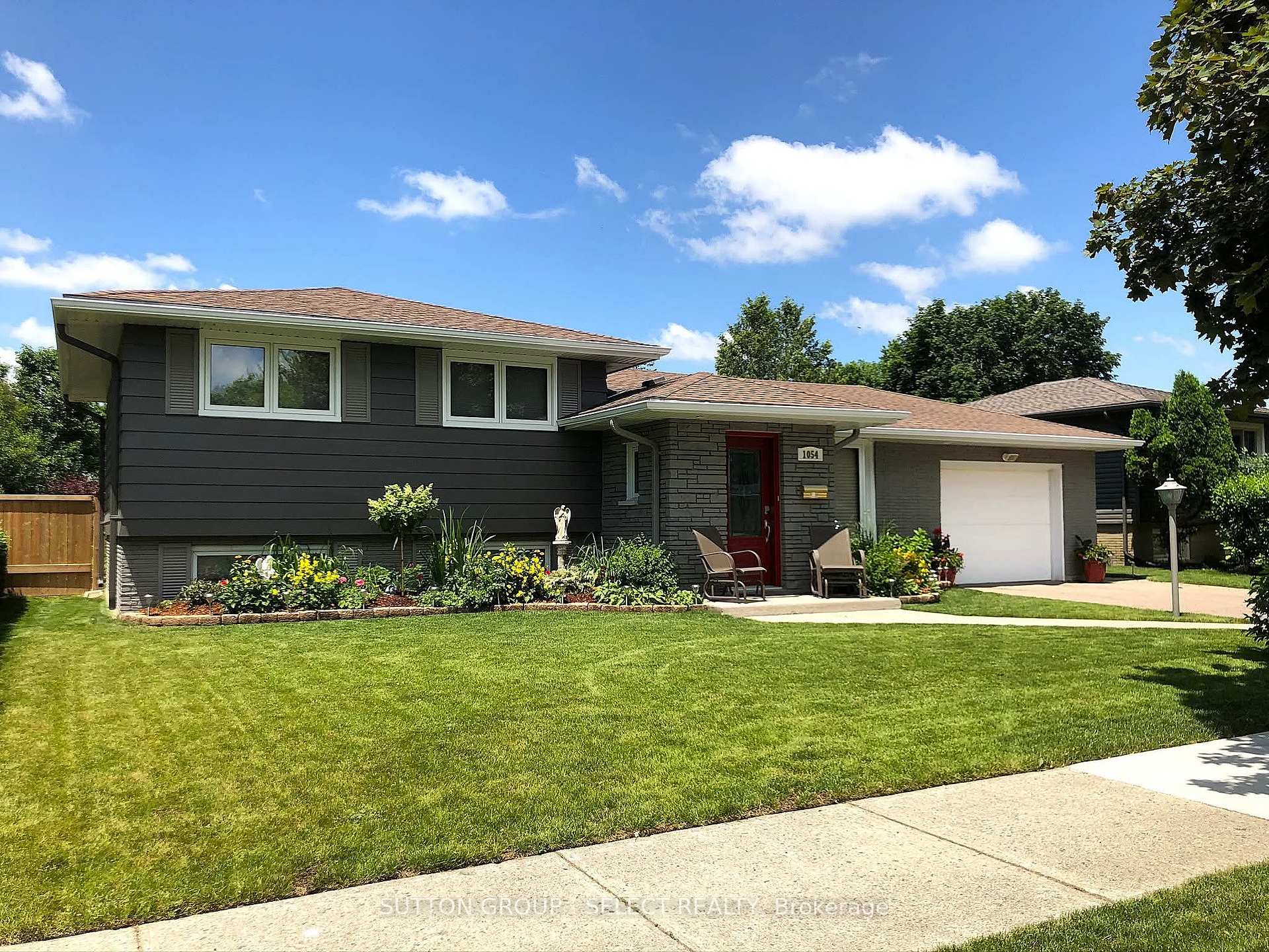 Photo 1 of 1054 Chippewa Drive, London, East D — HOMEH