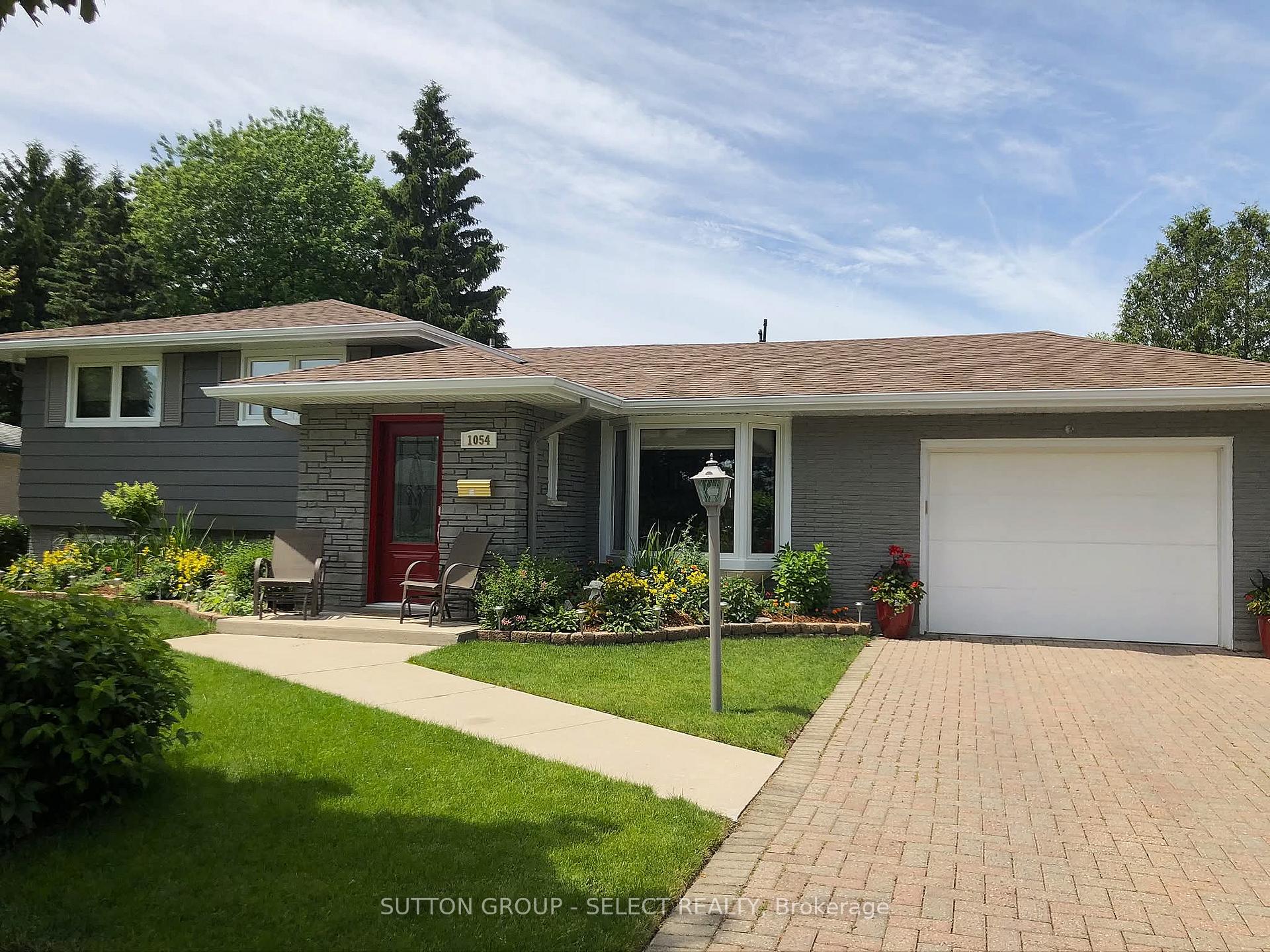 Photo 2 of 1054 Chippewa Drive, London, East D — HOMEH