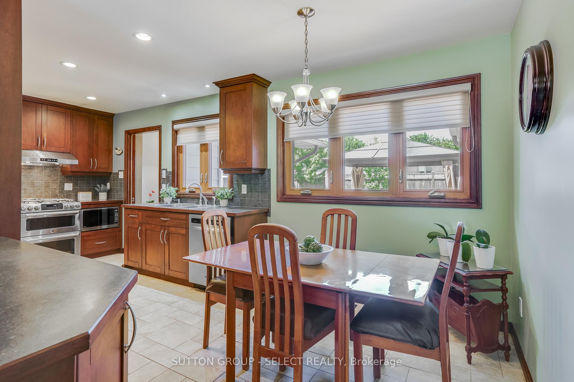 Photo 11 of 1054 Chippewa Drive, London, East D — HOMEH