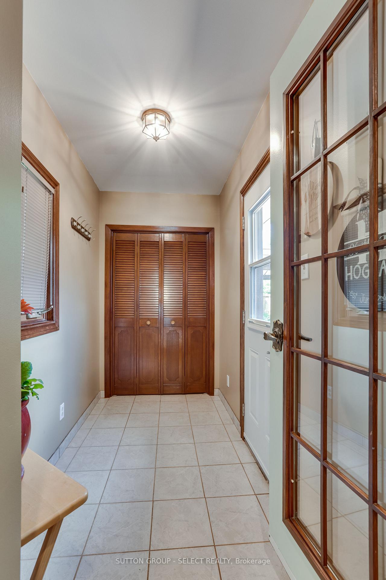Photo 12 of 1054 Chippewa Drive, London, East D — HOMEH