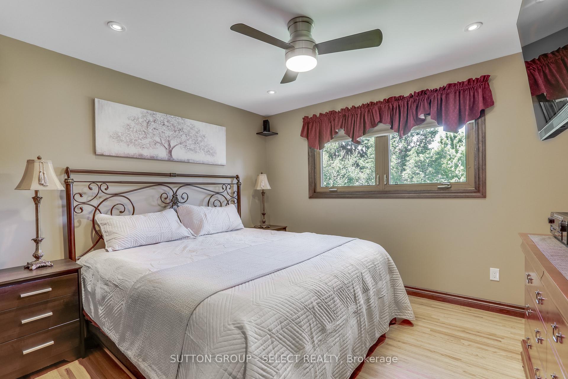 Photo 13 of 1054 Chippewa Drive, London, East D — HOMEH