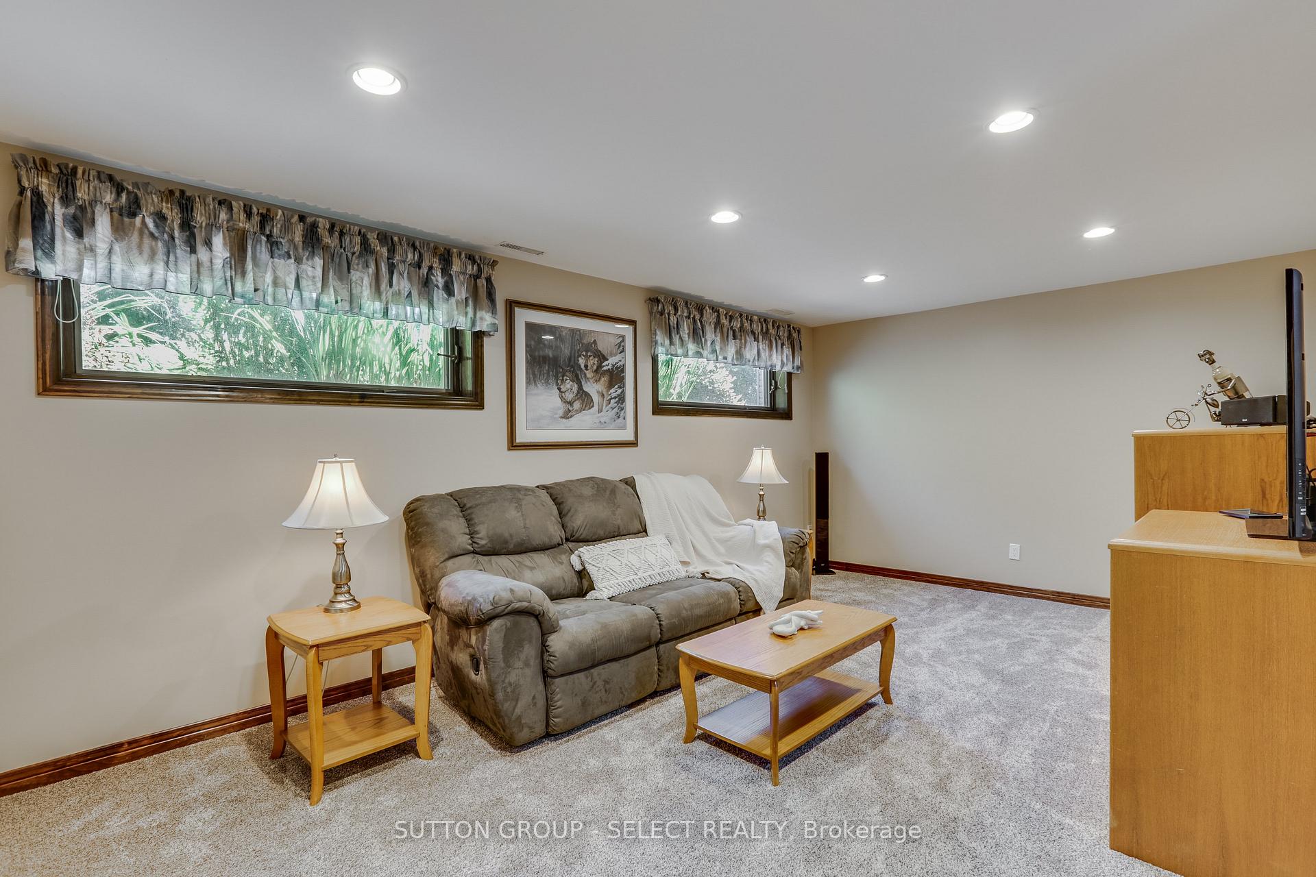 Photo 18 of 1054 Chippewa Drive, London, East D — HOMEH